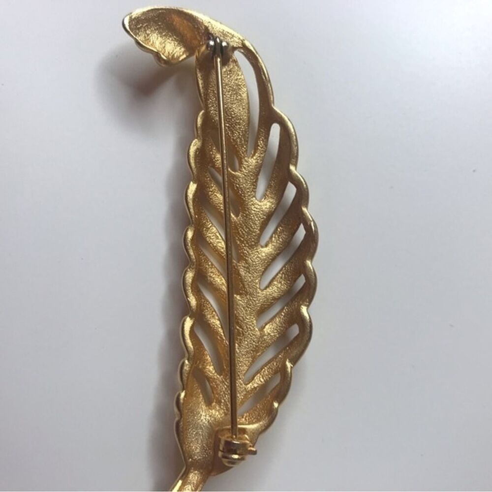Vintage Ladies Brooch Leaf or feather brooch Costume Fashion - Picture 4 of 4